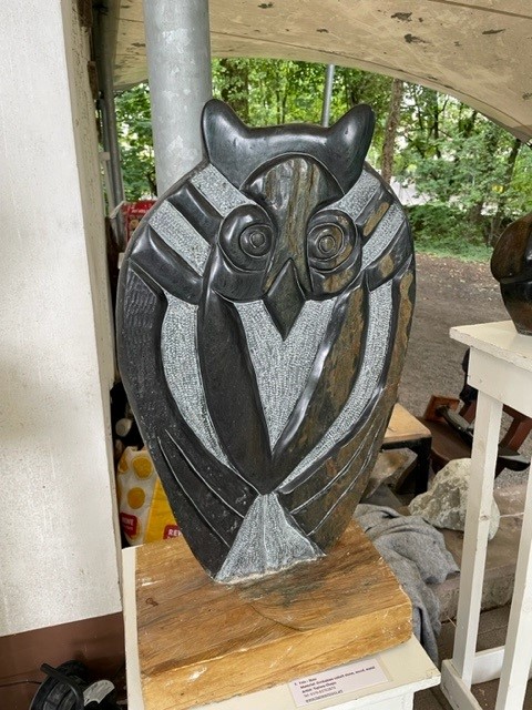 Zimbabwe Black Serpentine stone, wood, metal,  Preis: 3.500,00 €